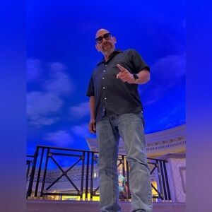 Meet your Posher, Carlos